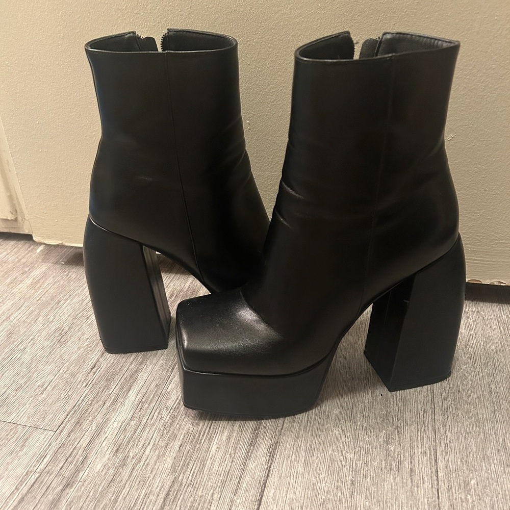 Platform boots